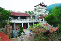 Ca sĩ Mỹ Linh, họa sĩ Thành Chương xây công trình trái phép