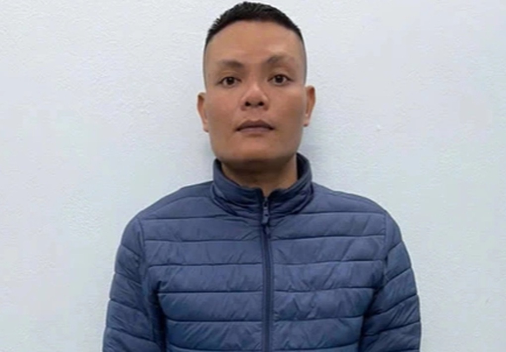 Người đàn ông khống chế, trèo vào nhà vệ sinh giật tài sản của bạn gái - 2 Người đàn ông khống chế, trèo vào nhà vệ sinh giật tài sản của bạn gái - 2
