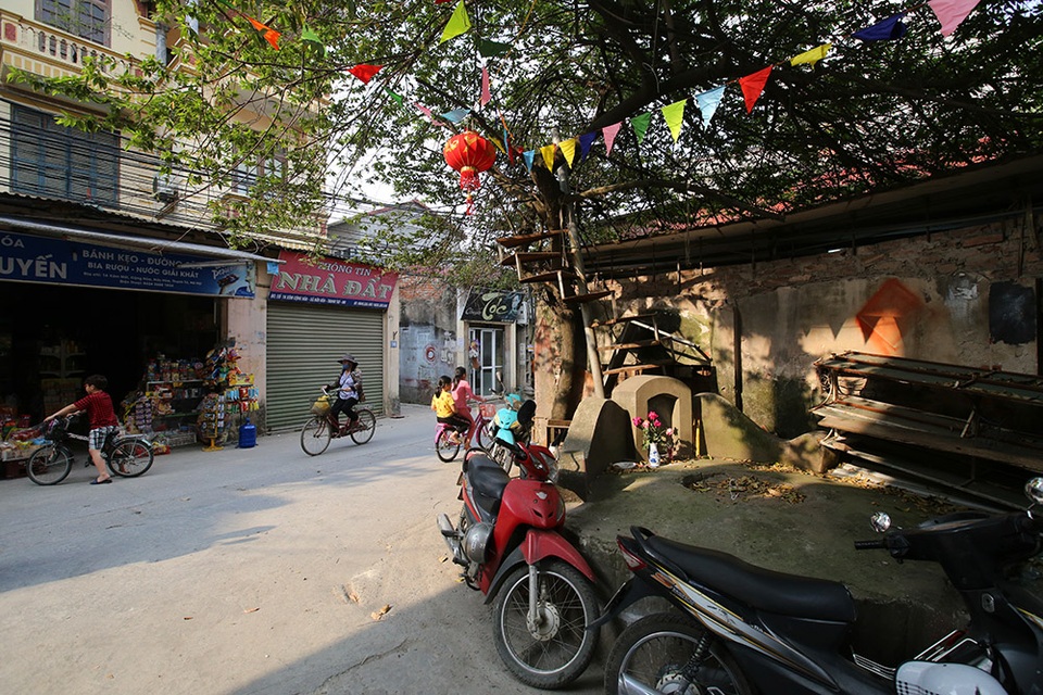 Nhà của người chết len giữa nhà người sống trên mặt đường Hà Nội - 5