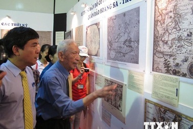 Phản đối Trung Quốc xây dựng trường học trên đảo Phú Lâm 