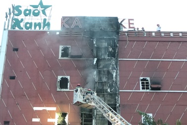 Hà Nội: Cháy quán karaoke, khách chạy tán loạn