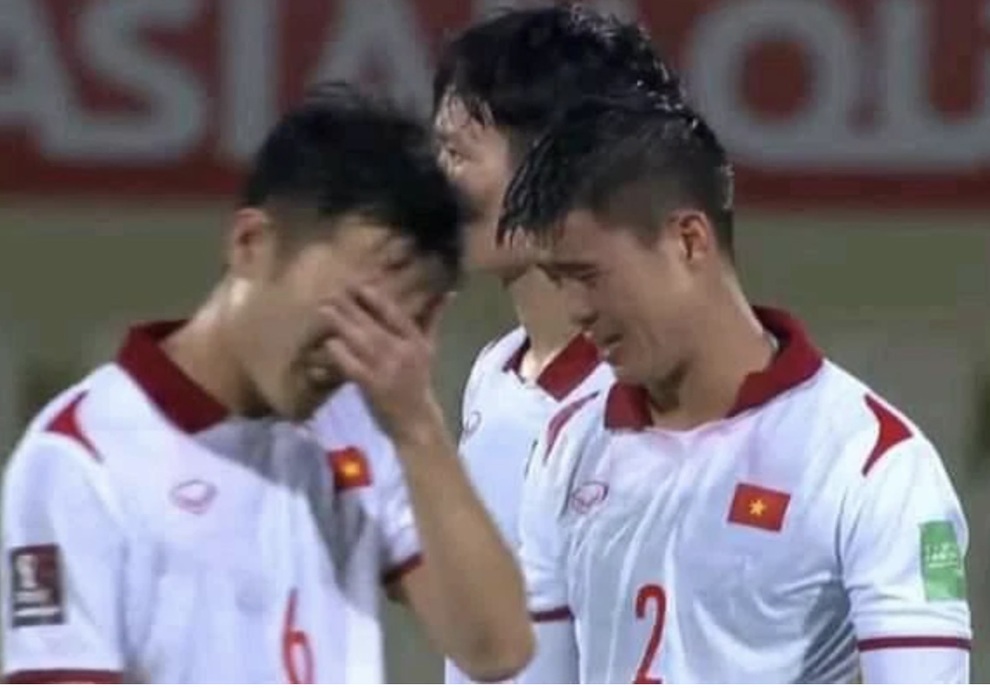 Duy Mạnh bật khóc, Quế Ngọc Hải đổ gục sau trận thua Trung Quốc - 1