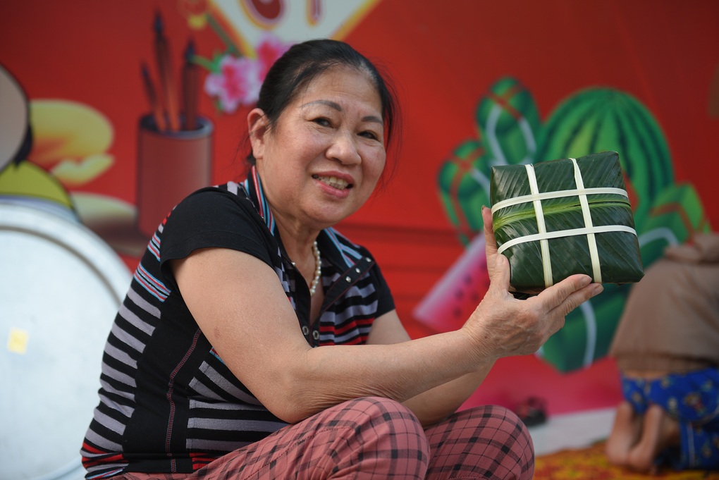 Tưng bừng phiên chợ Tết khu phố ẩm thực Đảo Ngọc - Ngũ Xã - 5 Tưng bừng phiên chợ Tết khu phố ẩm thực Đảo Ngọc - Ngũ Xã - 5