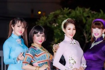 Thanh Kim Huệ, Chế Thanh trình diễn cùng hoa hậu Diễm KyLy