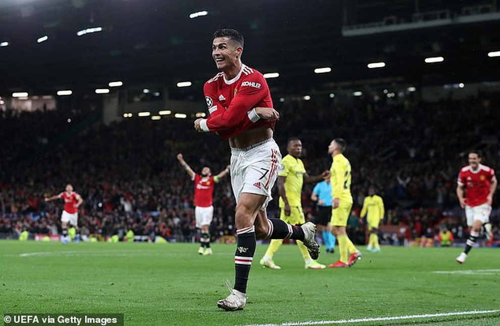 Cảm xúc vỡ òa của Ronaldo khi tỏa sáng giúp Man Utd hạ Villarreal - 3 Cảm xúc vỡ òa của Ronaldo khi tỏa sáng giúp Man Utd hạ Villarreal - 3