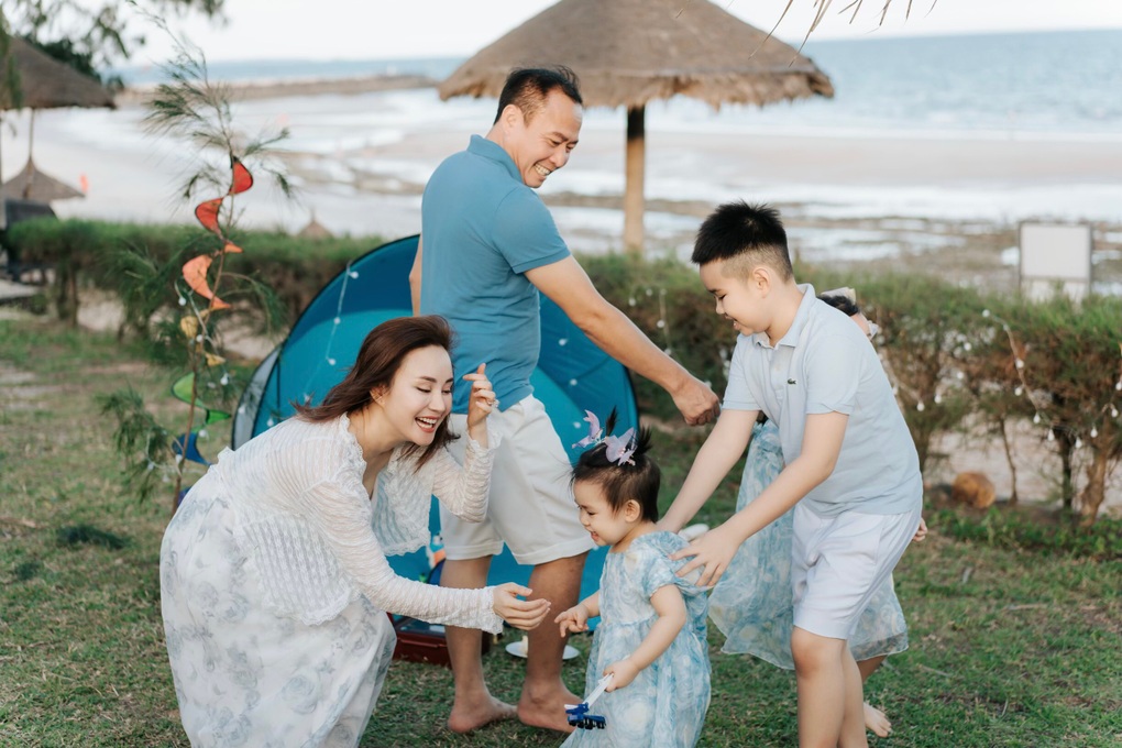 Vy Oanh lộ diện bên chồng con, nói rõ lý do biến mất khỏi mạng xã hội - 1 Vy Oanh lộ diện bên chồng con, nói rõ lý do biến mất khỏi mạng xã hội - 1