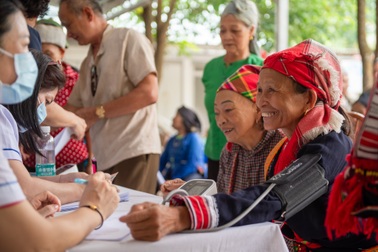 Niềm vui của người dân vùng cao được khám bệnh, nhận thuốc miễn phí