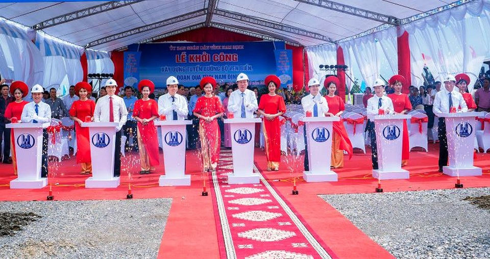 Tuyến đường bộ ven biển gần 2.700 tỷ đồng chính thức khởi công - 1 Tuyến đường bộ ven biển gần 2.700 tỷ đồng chính thức khởi công - 1