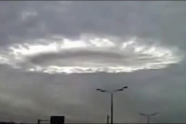 Đám mây kỳ dị trên bầu trời Mátxcơva