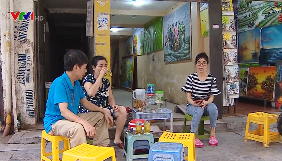 Kinh doanh ế ẩm vì Covid-19, chủ nhà rủ khách thuê... bán trà đá - 2 Kinh doanh ế ẩm vì Covid-19, chủ nhà rủ khách thuê... bán trà đá - 2