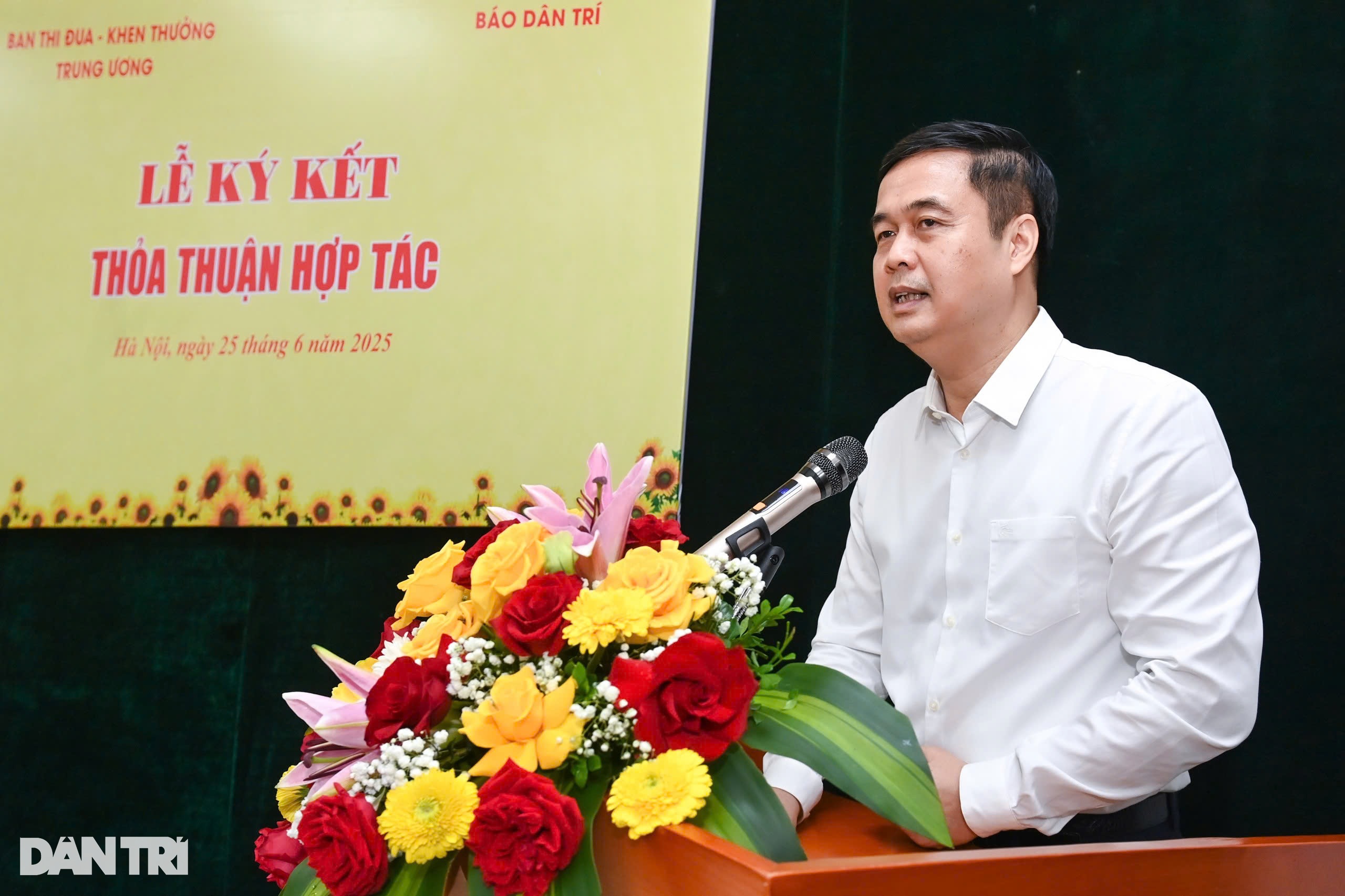 Báo Dân trí và Ban Thi đua - Khen thưởng Trung ương cùng lan tỏa việc tử tế - 5 Báo Dân trí và Ban Thi đua - Khen thưởng Trung ương cùng lan tỏa việc tử tế - 5