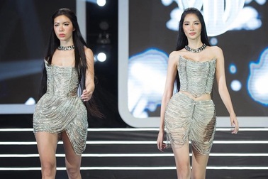 Minh Tú, Hoàng Thùy gợi cảm diễn show đầu tiên sau giãn cách