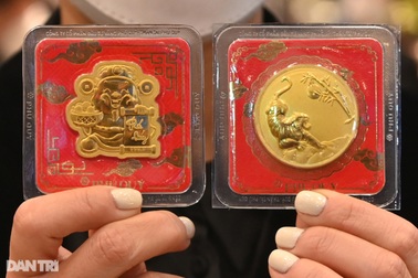 Giá vàng tăng chóng mặt, vượt mốc 1.900 USD