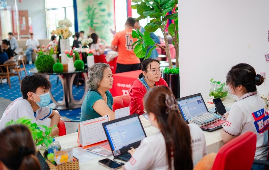 HIU công bố ngưỡng bảo đảm chất lượng đầu vào nhóm ngành sức khỏe 2025 - 1 HIU công bố ngưỡng bảo đảm chất lượng đầu vào nhóm ngành sức khỏe 2025 - 1