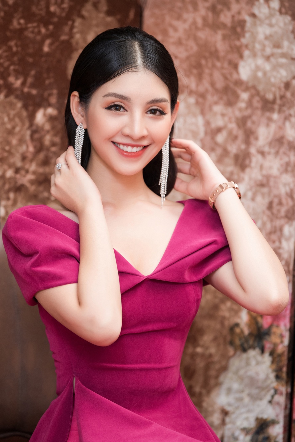 Top 10 Hoa hậu Việt Nam Lê Thanh Tú: “Mẹ tôi doạ lấy chồng sớm dễ đổ vỡ” - 3 Top 10 Hoa hậu Việt Nam Lê Thanh Tú: “Mẹ tôi doạ lấy chồng sớm dễ đổ vỡ” - 3
