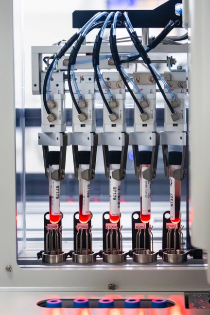 Hệ thống xét nghiệm máu tự động 20.000 mẫu/ngày hiện đại bậc nhất Việt Nam