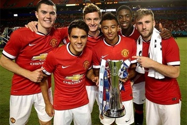 Nhìn lại chiếc cúp đầu tiên của Van Gaal cùng MU