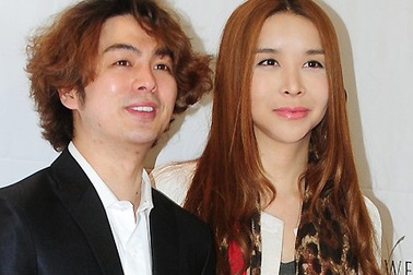 Người đẹp chuyển giới xứ Hàn biến dạng vì phẫu thuật 