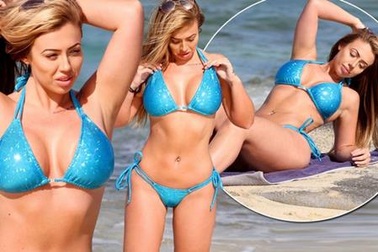 Kiều nữ Anh khiến fan “bỏng mắt” khi diện bikini bốc lửa