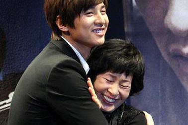 Gặp lại Won Bin trong buổi họp báo phim mới