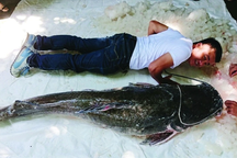 Nghe "sát ngư" kể chuyện kỳ công săn "thủy quái" trên sông Sêrêpốk