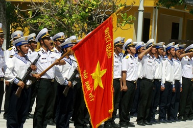 Thiêng liêng Lễ chào cờ trên Quần đảo Trường Sa