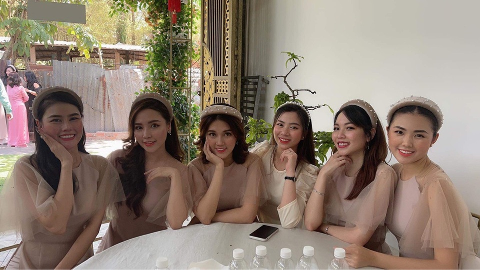 Clip dàn phù dâu toàn người đẹp nghề tiếp viên hàng không gây sốt mạng - 5