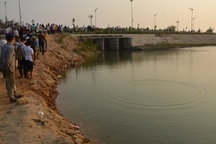 9 học sinh cùng chết đuối: Cả xã đeo khăn tang!