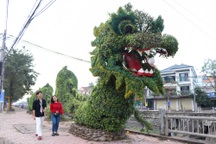 Linh vật rồng ở Nghệ An hết "giận dỗi" sau khi được chỉnh sửa