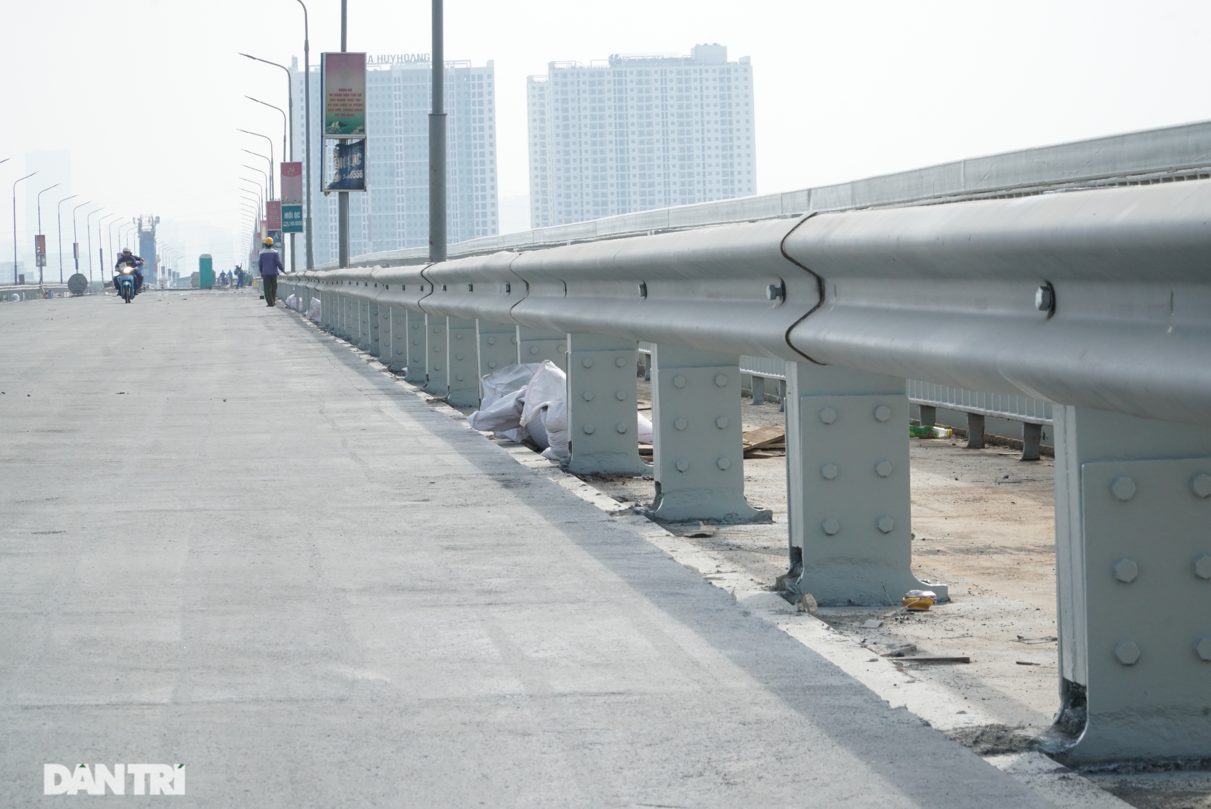 Những hình ảnh mới nhất của đại công trường sửa chữa mặt cầu Thăng Long - 11 Những hình ảnh mới nhất của đại công trường sửa chữa mặt cầu Thăng Long - 11