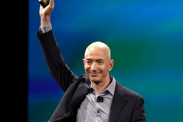 Cuộc đời Jeff Bezos- ông chủ hệ thống bán hàng trực tuyến Amazon
