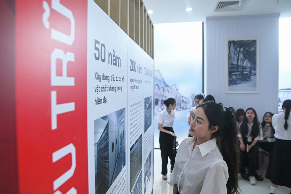 Khánh thành không gian triển lãm nhân dịp 50 năm thống nhất đất nước - 2 Khánh thành không gian triển lãm nhân dịp 50 năm thống nhất đất nước - 2