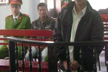 Nguyên cán bộ chi cục thuế chiếm đoạt tài sản