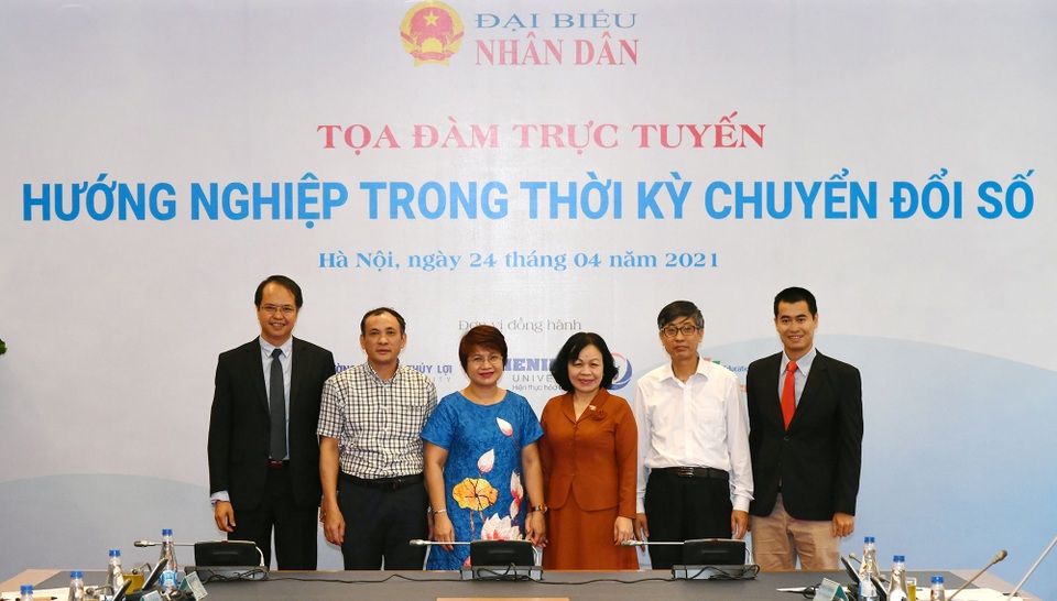 Chọn ngành học nào để không tụt hậu trong thời chuyển đổi số? - 1 Chọn ngành học nào để không tụt hậu trong thời chuyển đổi số? - 1