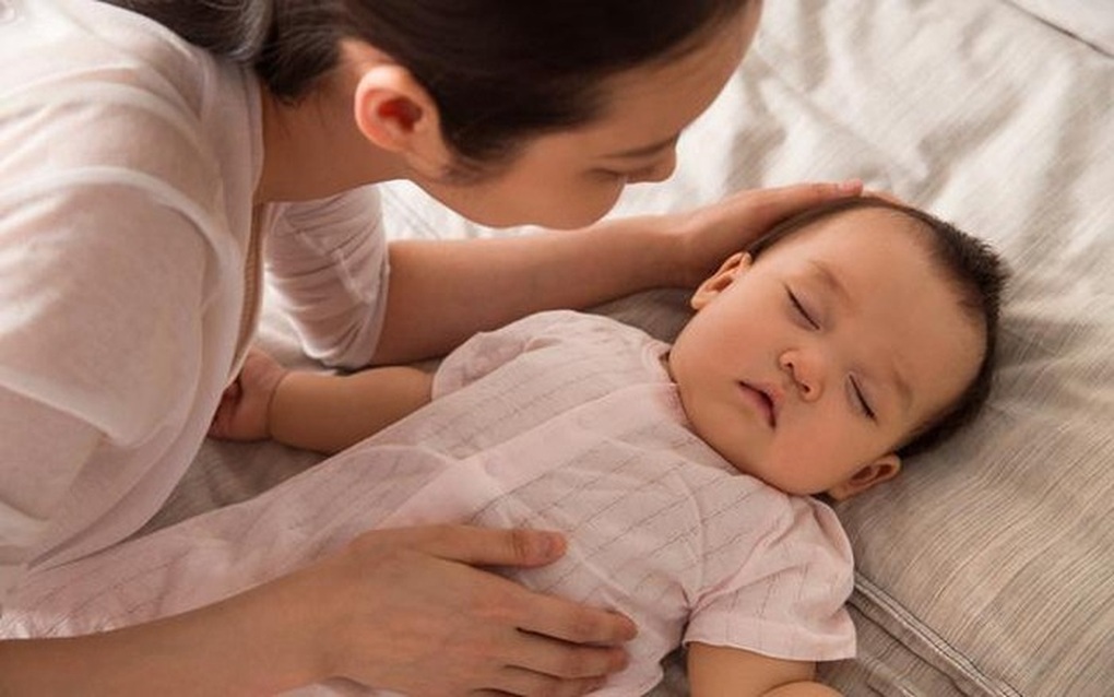 Loạt phản xạ cực đáng yêu ở trẻ sơ sinh cha mẹ sẽ tiếc nuối nếu bỏ lỡ - 4 Loạt phản xạ cực đáng yêu ở trẻ sơ sinh cha mẹ sẽ tiếc nuối nếu bỏ lỡ - 4