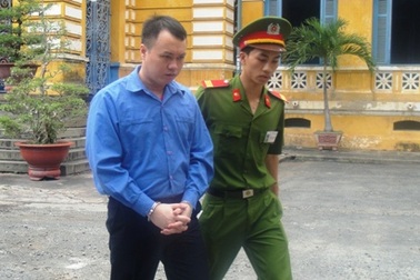 Độc chiêu “rút ruột” công ty gần 25 tỷ đồng để “nướng” vào cá độ