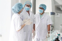 Tuyển người Việt đòi bằng cấp cao, lao động nước ngoài không cần trình độ