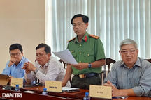 Công bố toàn bộ thông tin vụ bé trai lọt trụ bê tông