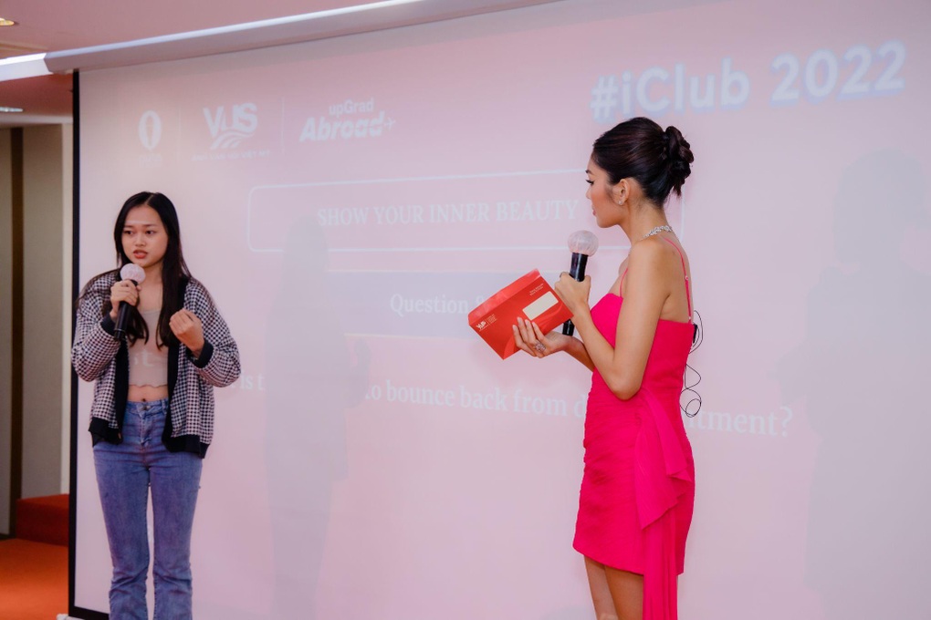 Học viên VUS giao lưu tiếng Anh với á hậu Lê Thảo Nhi - 3 Học viên VUS giao lưu tiếng Anh với á hậu Lê Thảo Nhi - 3