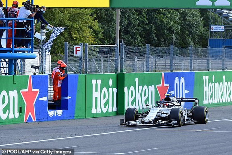 Biến căng ở Monza, F1 đã có một chặng đua đi vào lịch sử - 16 Biến căng ở Monza, F1 đã có một chặng đua đi vào lịch sử - 16