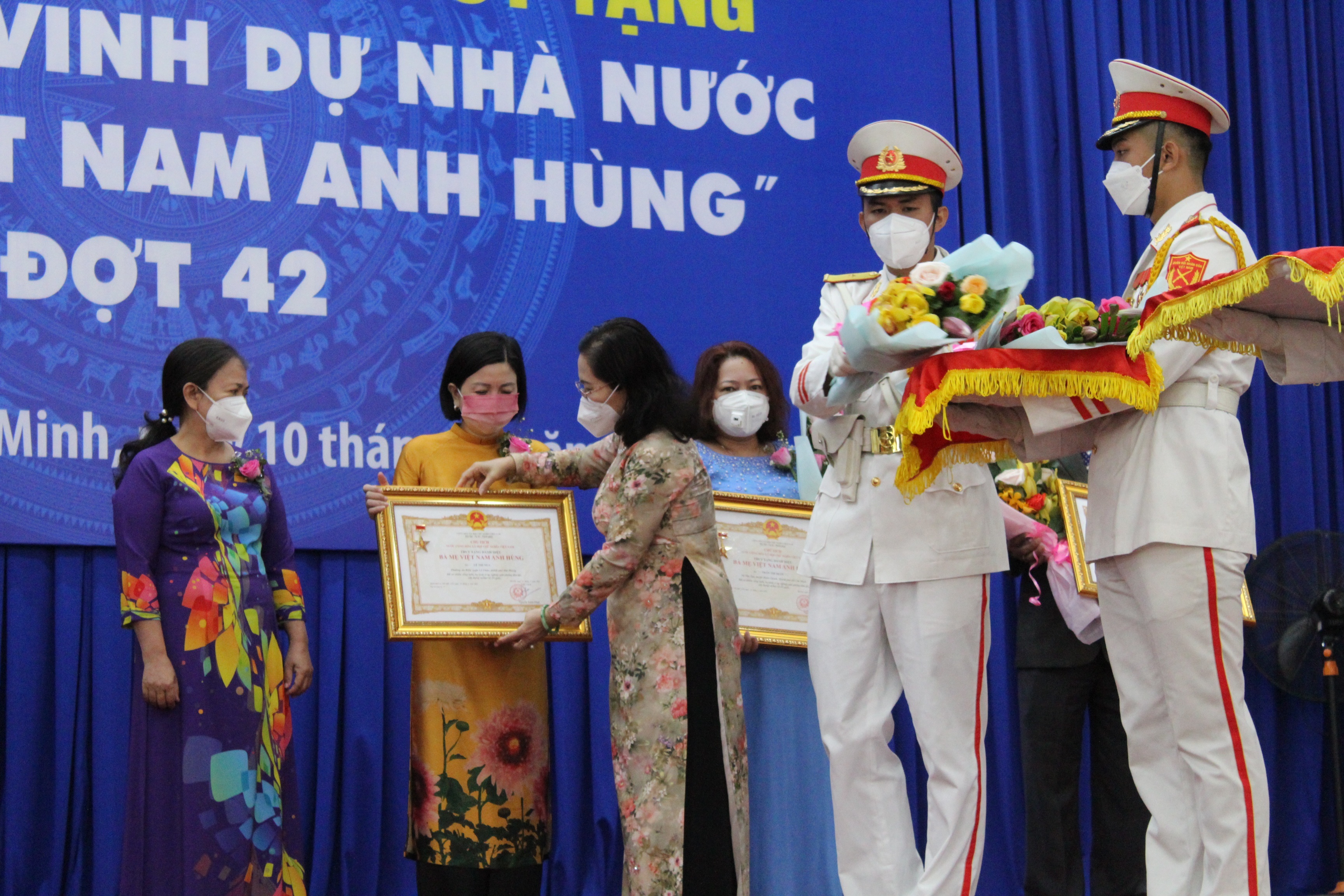 Vụ nữ sinh trộm chân váy với những diễn biến nóng trong tuần - 2 Vụ nữ sinh trộm chân váy với những diễn biến nóng trong tuần - 2