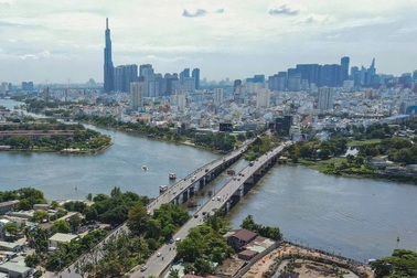 TPHCM cấm ô tô qua cầu Bình Triệu 1 để nâng tĩnh không