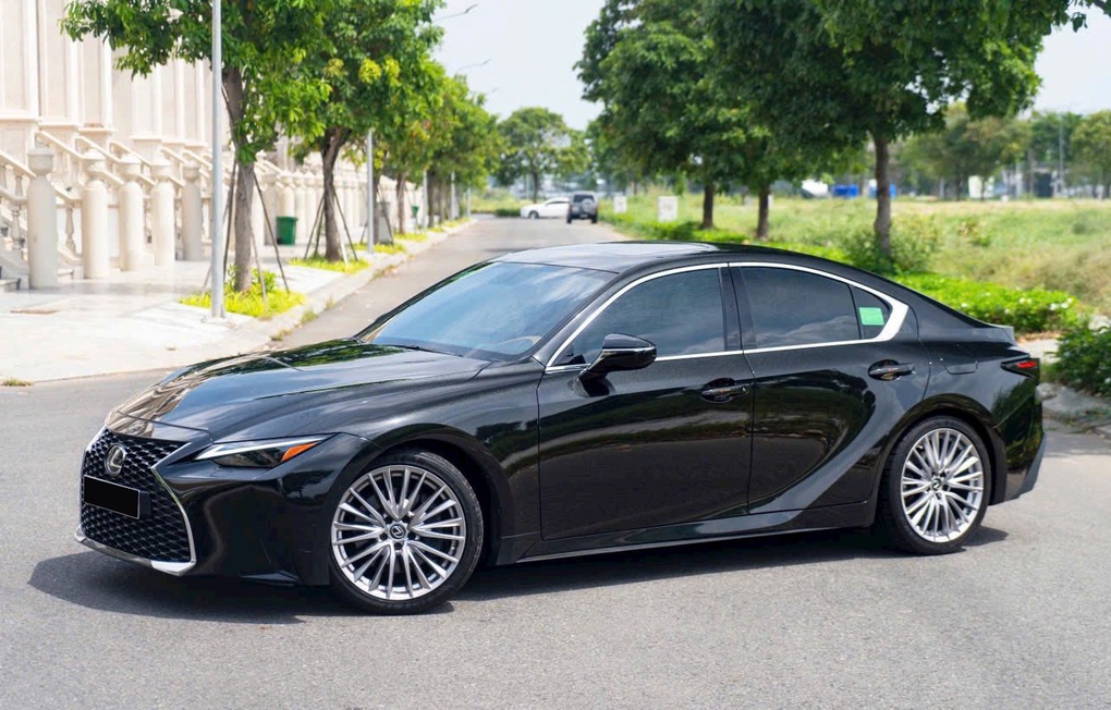 Bị hãng khai tử, Lexus IS chỉ mất giá 1 tỷ đồng sau 4 năm sử dụng - 1 Bị hãng khai tử, Lexus IS chỉ mất giá 1 tỷ đồng sau 4 năm sử dụng - 1