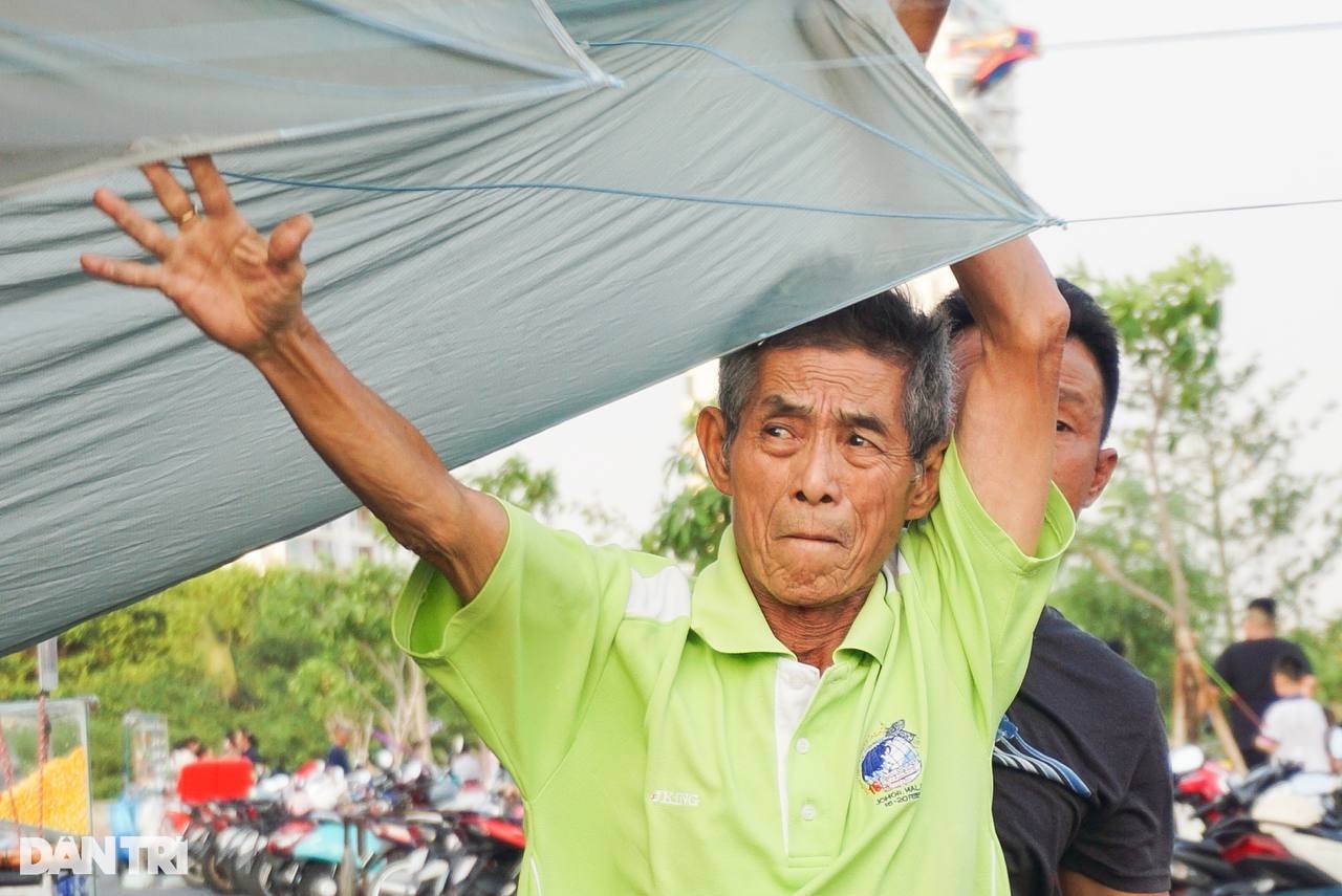 Người đàn ông tự chế hơn 500 con diều, được ví vua diều Việt Nam - 4 Người đàn ông tự chế hơn 500 con diều, được ví vua diều Việt Nam - 4