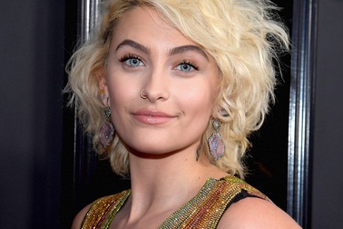 Con gái Michael Jackson quyến rũ "khó cưỡng" tại Grammy 2017