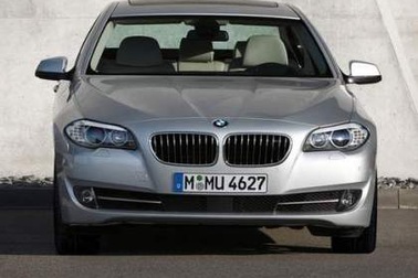 BMW 528i phiên bản 2011 rẻ hơn, mạnh mẽ hơn