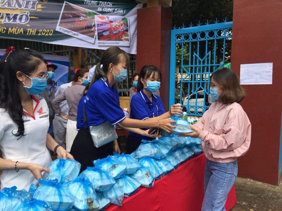 Đề Toán thi tốt nghiệp THPT: Vừa sức thí sinh nhưng để điểm 10 không dễ - 17 Đề Toán thi tốt nghiệp THPT: Vừa sức thí sinh nhưng để điểm 10 không dễ - 17