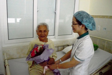 Phẫu thuật cắt bỏ khối u tim, cứu sống bà cụ 90 tuổi