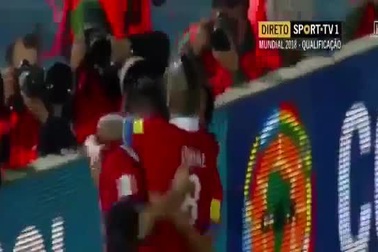 Chile đánh bại Brazil