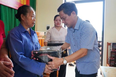 Hỗ trợ lương thực, đồ dùng thiết yếu đến người dân Yên Bái ảnh hưởng lũ lụt